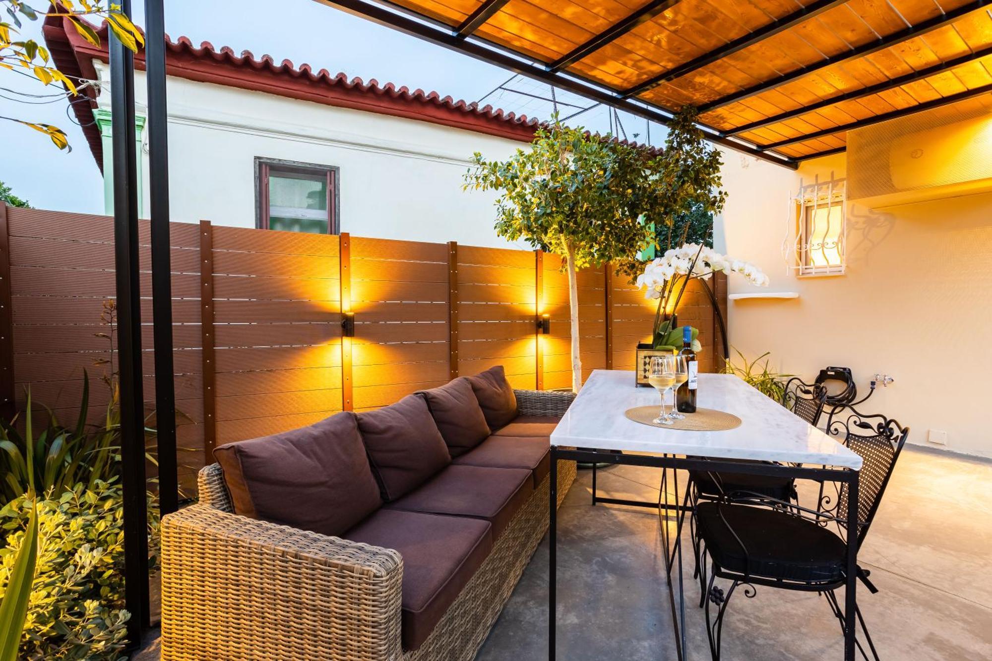 Villy'S Comfort Zone Apartments Kalamata Exterior photo