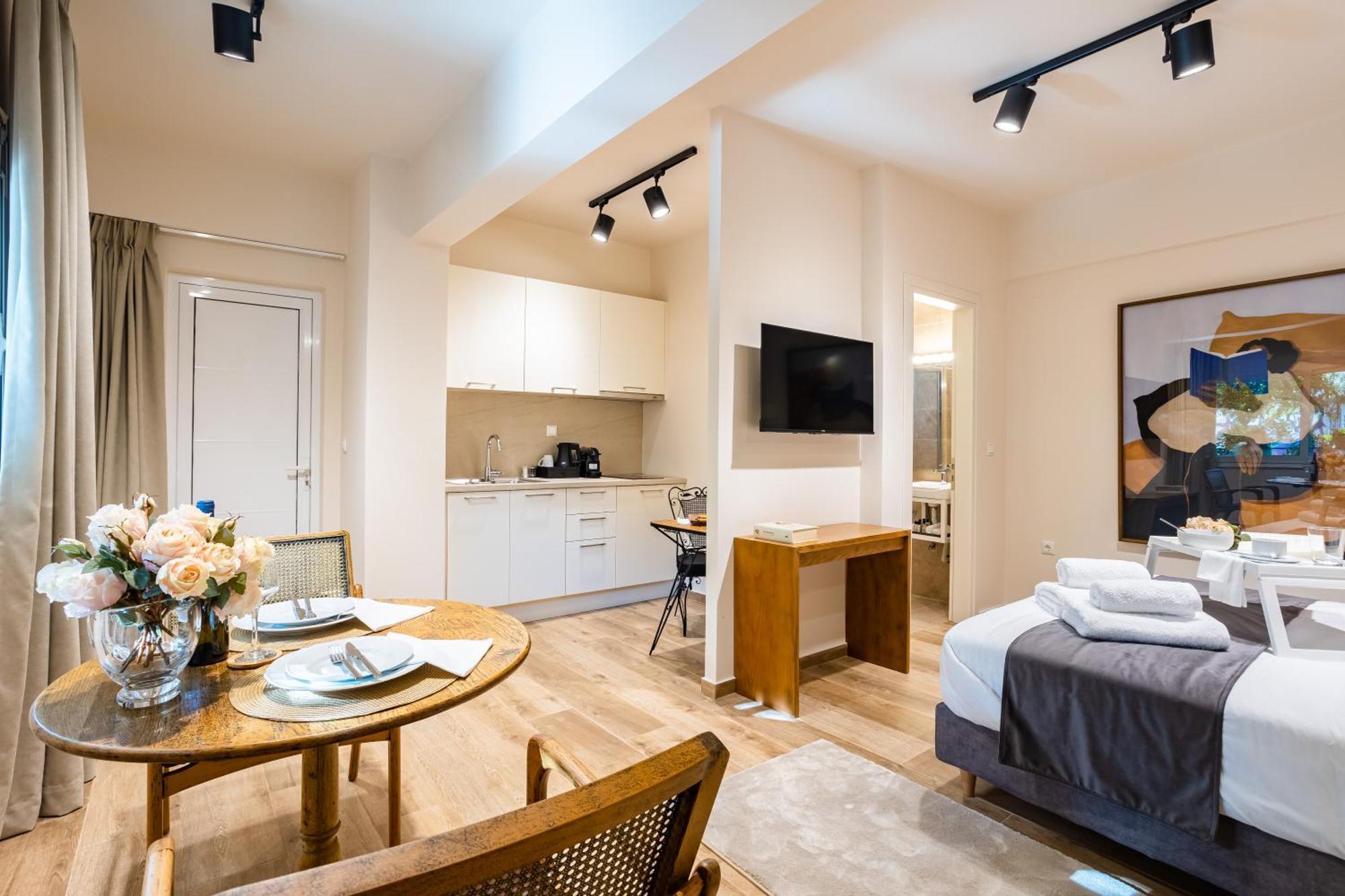 Villy'S Comfort Zone Apartments Kalamata Exterior photo