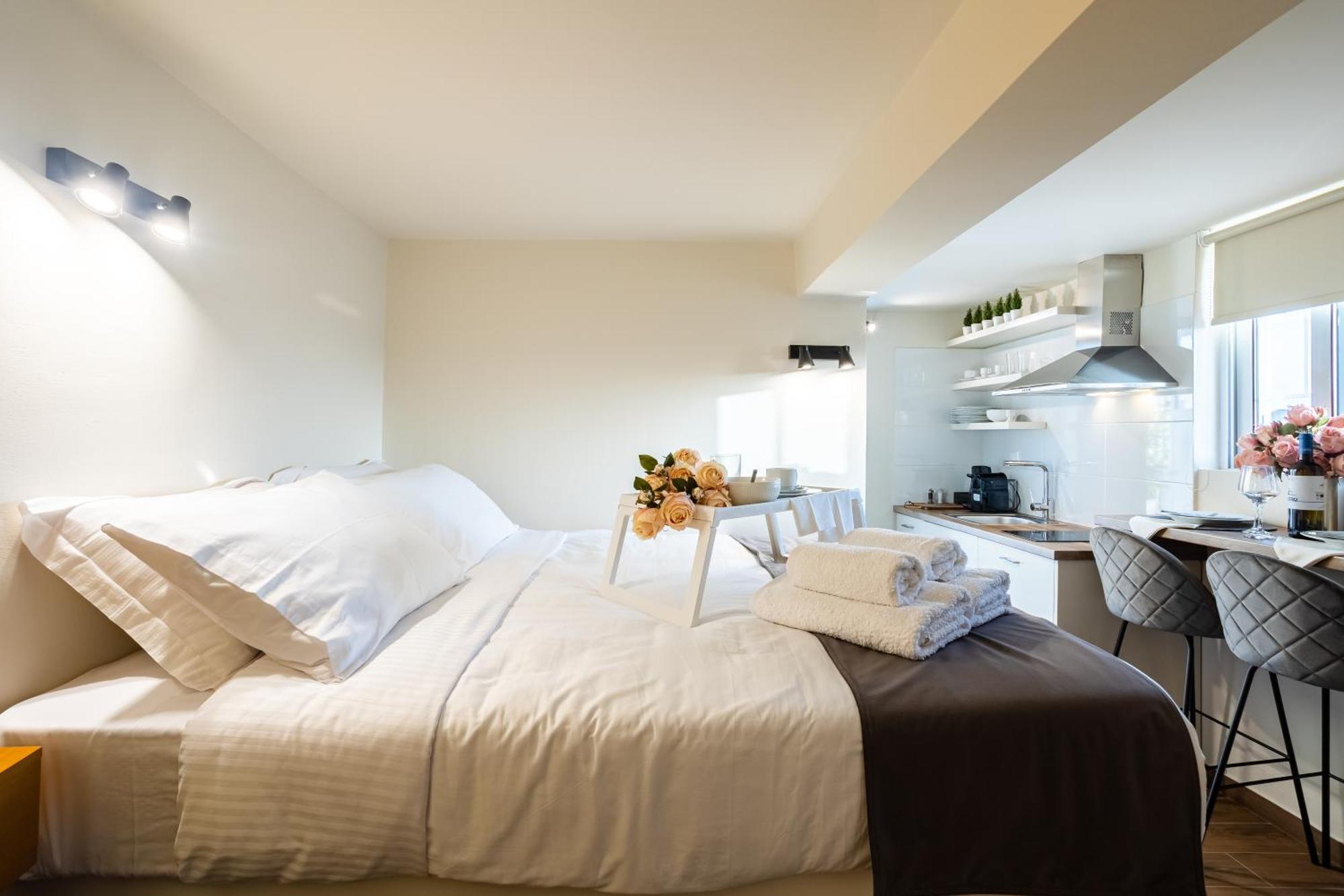 Villy'S Comfort Zone Apartments Kalamata Exterior photo